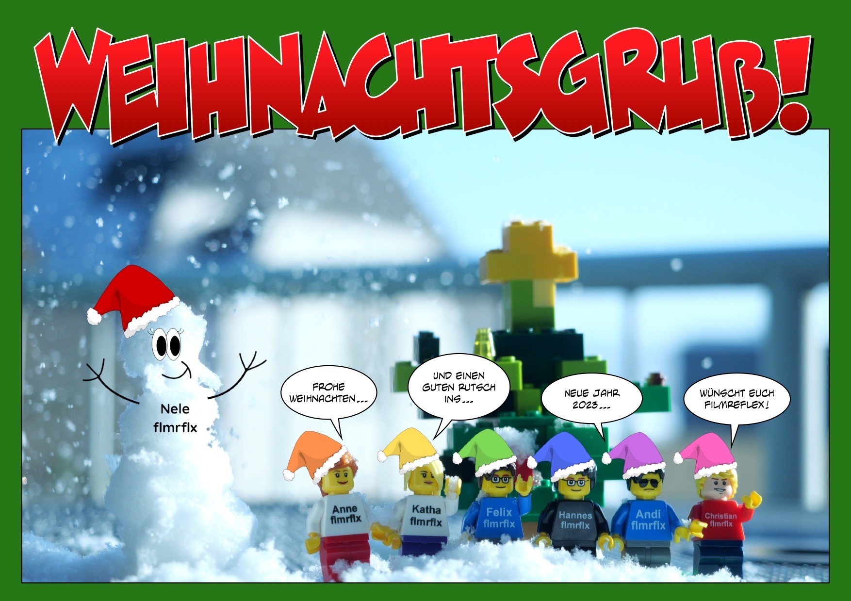 Gruß zu Weihnachten: Foto mit kleinem Schneemännchen und dem filmreflex-Team als Lego-Figuren, im Hintergrund ein Lego-Weihnachtsbaum